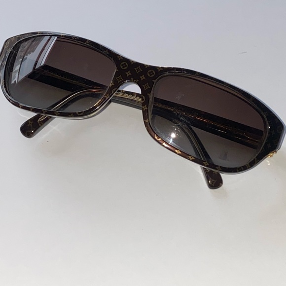 Louis Vuitton Sunglasses - Picture 6 of 7